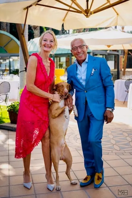 Guests with their dog under the parasols